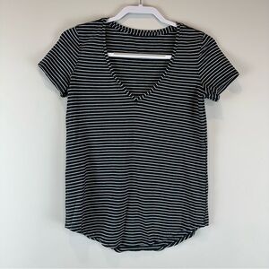 Lululemon Black White Stripe V-Neck Short Sleeve Athleisure Love Tee Shirt 8